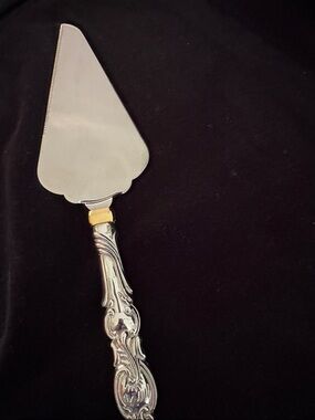 Unlisted Silver and Gold Ornate Cake Server